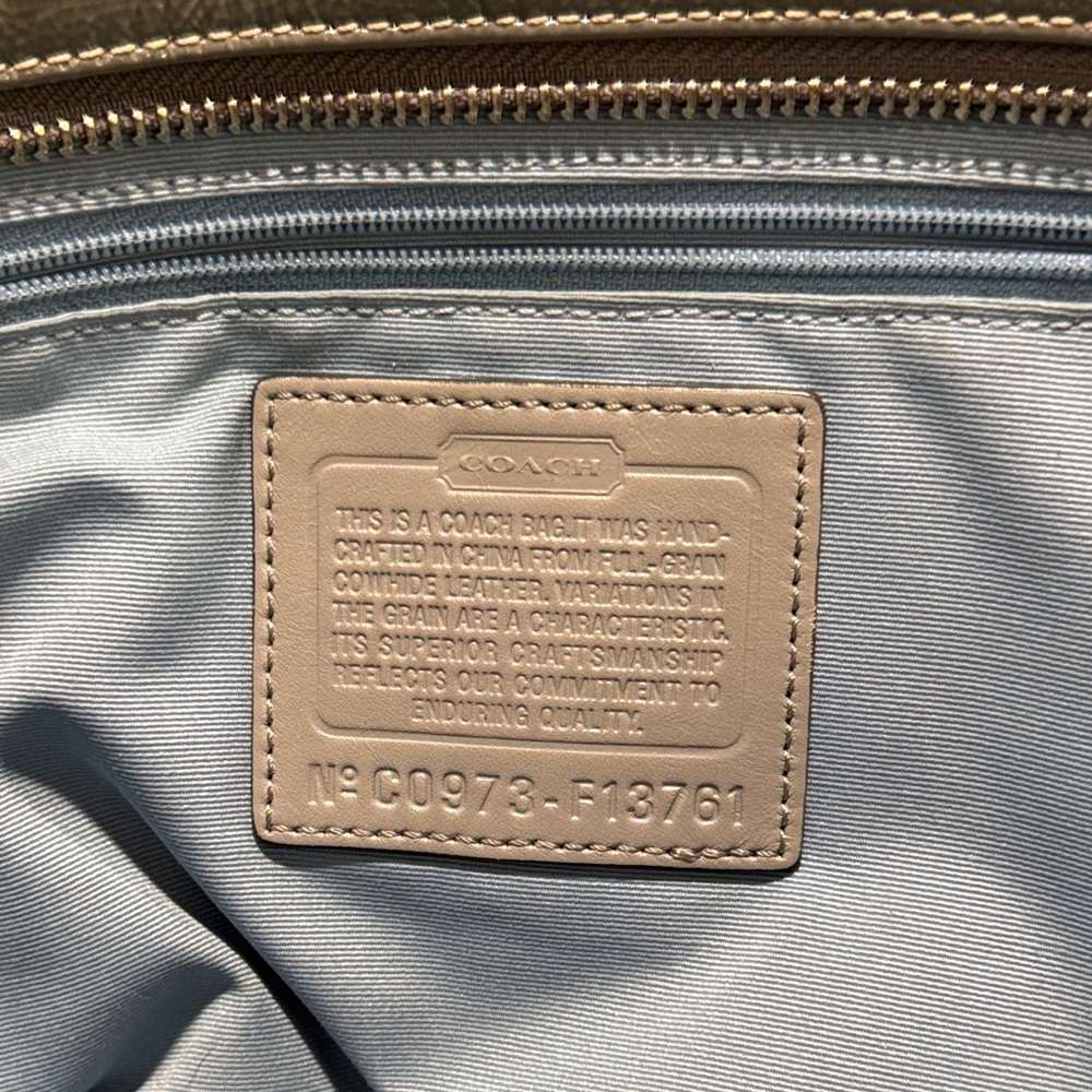 π©Ά Coach Stunning Gray Shoulder Bag with Light Blue Interior π©΅ - Picture 7 of 8